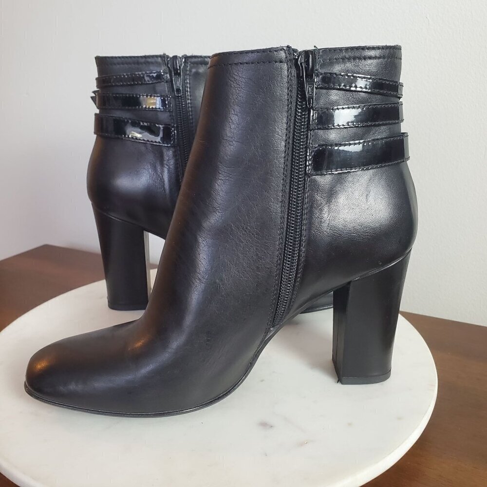 Sesto Meucci Heeled Ankle Boots Size 7 Black Inside Zip Patent Straps Buckles